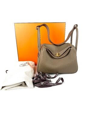 HERMES Lindy 26 Etoupe Taurillon Clemence Leather 2025 Gold Hardware Bag